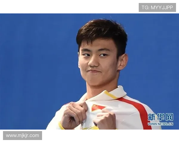 宁泽涛这生活反差有点大，泳池边的闪耀和街头被偷拍的样子完全两个人啊